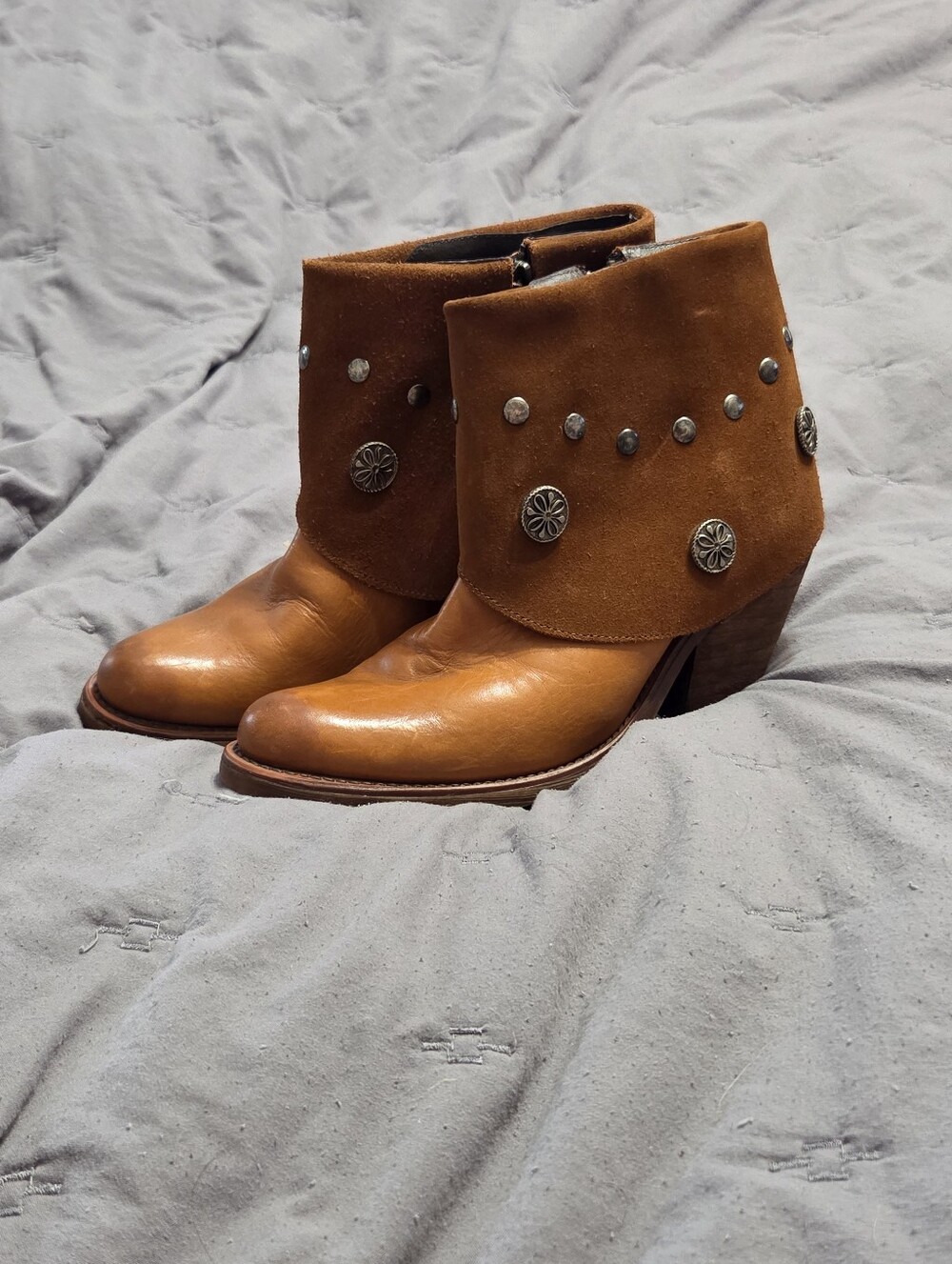 Justin Reba Boots Womens Suede Leather Studded Side Zip Western Ankle 7 B Brown